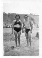 Photo Vintage Paris Snap Shop -Boulogne  Couple Plage Beach - Personnes Anonymes