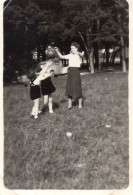 Photo Vintage Paris Snap Shop -enfant Child Ballon Ball - Autres & Non Classés