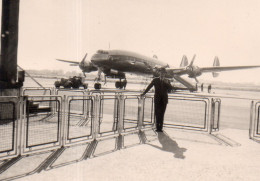 Photo Vintage Paris Snap Shop- Homme Men Avion Plane  - Aviazione