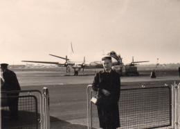 Photo Vintage Paris Snap Shop- Femme Women Avion Plane  - Luchtvaart