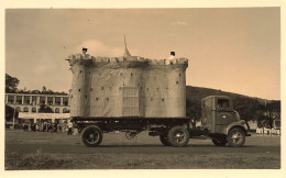 Nouméa , Nouvelle Calédonie * Cavalcade Fête Char Camion * Photo Ancienne Photographe Médard ( Cachet Au Dos )10.6x6.6cm - Nouvelle Calédonie