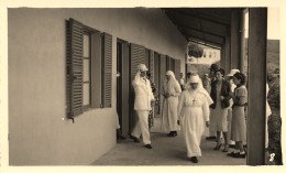 Nouméa , Nouvelle Calédonie * Hôpital Santé Médecine * Photo Ancienne Photographe Médard ( Cachet Au Dos ) 11x6.6cm - Nouvelle Calédonie