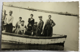 Carte Photo Années 30 - Port D'Alexandrette Turquie Syrie - Plusieurs Personnages Dans Barque ASSEF - 1939 ? - Orte