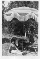 Photo Vintage Paris Snap Shop- Enfant Child Parasol Repos Rest - Anonymous Persons