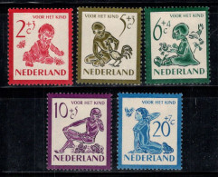 Pays-Bas 1950 Mi. 565-569 Neuf * MH 100% Pour Les Enfants - Unused Stamps