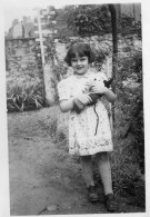 Photo Vintage Paris Snap Shop- Enfant Child Fille Girl Peluche Plush Arcueil - Personnes Anonymes