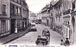 80 - Somme - ABBEVILLE -  Rue De L Hotel De Ville Et La Maison De L Amiral Courbet - Abbeville
