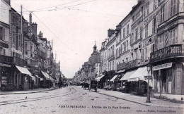 77 -  FONTAINEBLEAU - Entrée De La Rue Grande - Fontainebleau