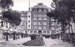 44 -  LA BAULE Sur MER - L Hotel Royal Vers L Avenue Pavic - La Baule-Escoublac