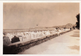 Photo 9.0 X 6.3 - HENDAYE   (64 )   Devant La Plage  - Aout 1934 - Places