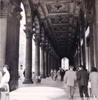 Photo 11.0 X 11.0 - MILAN  - MILANO -  Promenade Pres De La Cathedrale - Camminare Vicino Alla Cattedrale - Juin 1961 - Orte