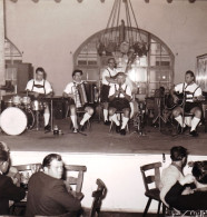 Photo 11.5 X 11.0 - MUNICH - Orchestre De La Brasserie MATHASER -MATHASER Brasserie Orchester - Octobre 1960 - Places