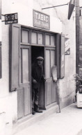 Photo 9.0 X 6.00 - RILLY Sur VIENNE (37 ) Bar - Tabac Du Bourg  - Paques 1956 - Orte