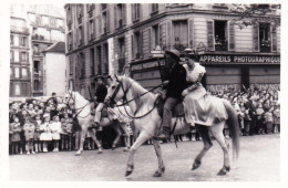 Photo 9.5 X 6.5 - PARIS 11 - Boulevard Beaumarchais  - Corso Fleuri - Mai 1955 - Orte