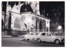 Photo 11.5 X 8.5 - PARIS 01 - Eglise Saint Germain L Auxerrois De Nuit - Voiture - Renault - Peugeot - 1953 - Orte