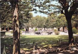 33 - Gironde -  HOURTIN - Centre De Formation Maritime - La Place De L étoile - Autres & Non Classés