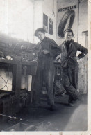 Photo Vintage Paris Snap Shop- Homme Men Atelier Workshop Mécanicien Méchanic  - Mestieri