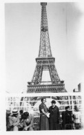 Photo Vintage Paris Snap Shop- Couple Tour Eiffel Eiffel Tower Paris  - Lieux