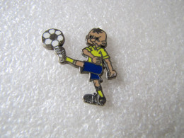 PIN'S    SPORT  FOOTBALL    BD  Zamak  BOUSSEMART - Calcio