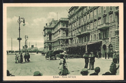 Cartolina Trieste, Piazza Dell`Unita Mit Passanten  - Trieste (Triest)