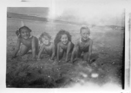 Photo Vintage Paris Snap Shop-enfant Child Mer Sea Plage Beach Babourg - Personnes Anonymes