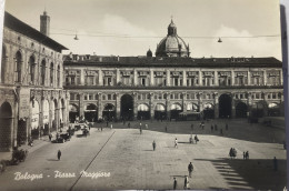 Bologna Piazza Maggiore Animata Con Auto E Carrozze - Bologna