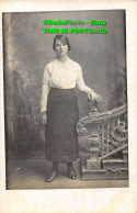 R418900 Woman. Old Photography. Postcard - Monde