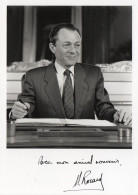 PHOTO GRAND FORMAT 1 - ENV 1 - POLITIQUE - PHOTO DEDICACEE DU PREMIER MINISTRE MICHEL ROCARD - Signed Photographs