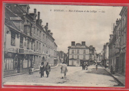 Carte Postale 27. Bernay  Rue D'Alençon Et Du Collège Très Beau Plan - Bernay