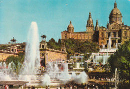 CPM . BARCELONA . PARC DE MONTJUICH . PALAIS NATIONAL DE L'ART ET FONTAINE MONUMENTALE  .  2 SCANNES . 1 TROU DE PUNAISE - Barcelona