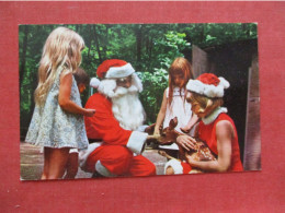 Fawn.  Santa Claus Chris Misst & Guest Fantasyland Gettysburg Pa   Ref 6410 - Other & Unclassified