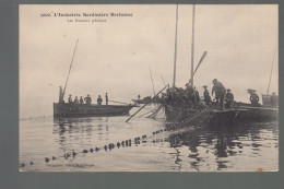 CP - 29 - Industrie Sardinière Bretonne - Les Bateaux Pêchant - Autres & Non Classés