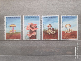1988	S. Tome E Principe	Mushrooms (F97) - Altri - Oceania