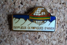 Pin's - XVI° Jeux Olympiques D'hiver - écriture épaisse - Giochi Olimpici