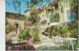 Une Rue Fleurie  83   Carte Circulée  Cote D'Azur  Restaurant Avec Terrasse - Sonstige & Ohne Zuordnung