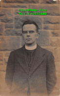 R419625 Pastor With Glasses. T. I. C - Welt