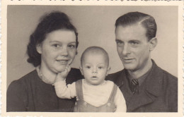 Altes Foto Vintage .Personen-Familie Um 1950. (  B13  ) - Persone Anonimi