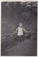 Altes Foto Vintage .Kinder,kleines Mädchen Um 1950. (  B13  ) - Persone Anonimi