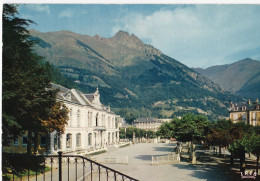 Cauterets - Le Casino Et Les Promenades - Cauterets