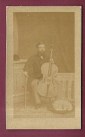 120524 - PHOTO CDV - Contrebasse Chien Musicien Généalogie E ROBERT DU BOTNEAU - Autres & Non Classés