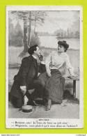 Carte PUB VOIR DOS AU BON MARCHE A. Desrongères Fourchambault Vers Nevers Rêverie Couple Sur Un Banc Canotier éventail - Nevers