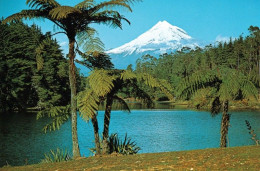 1 AK Neuseeland / New Zealand * Lake Mangamahoe In Der Region Taranaki Im Hintergrund Der Mt. Egmont Auf Der Nordinsel * - Nieuw-Zeeland