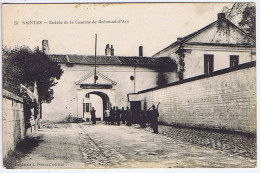 CHARENTE-MARITIME - Entrée De La Caserne De Brémond-d'Ars ( Animation ) - Papeterie J. Prévost, éditeur - N° 25 - Kazerne