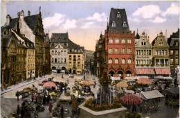 Trier, Hauptmarkt Mit Petersbrunnen Und Rotes Haus - Trier
