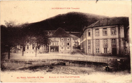 CPA Moyenmoutier Ecoles Et Rue Haute-Pierre (1391105) - Autres & Non Classés