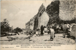 Salonique - Une Fontaine Aux Pieds Des Remparts - Greece