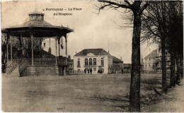 CPA Parthenay PLace Du Drapeau (1390968) - Parthenay