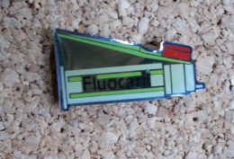 Pin's - Fluocaril - Brosse Rouge - Trademarks