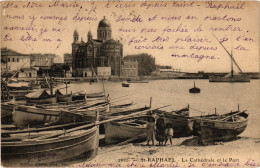 CPA St-Raphael Cathedrale Et Le Port (1391010) - Saint-Raphaël