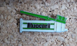 Pin's - Fluocaril - Brosse Verte - Marcas Registradas